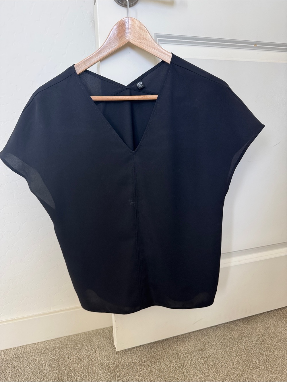 Uniqlo Black V-Neck Cap Sleeve Blouse